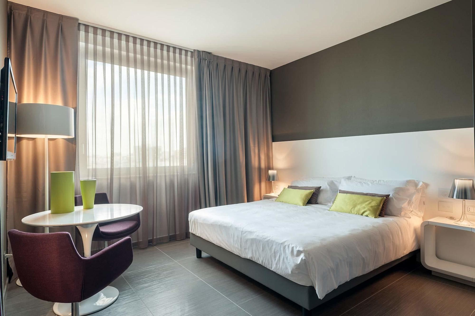 8Piuhotel Lecce Esterno foto
