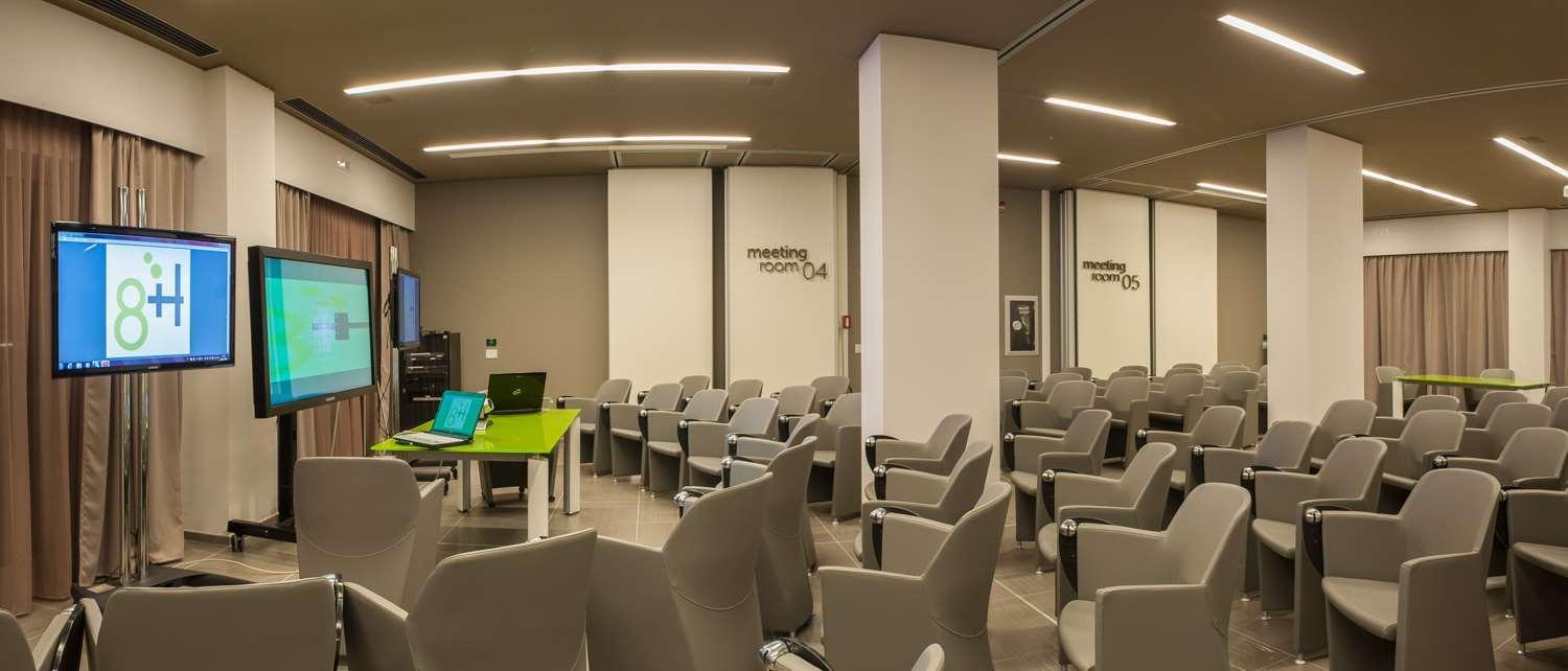 8Piuhotel Lecce Esterno foto