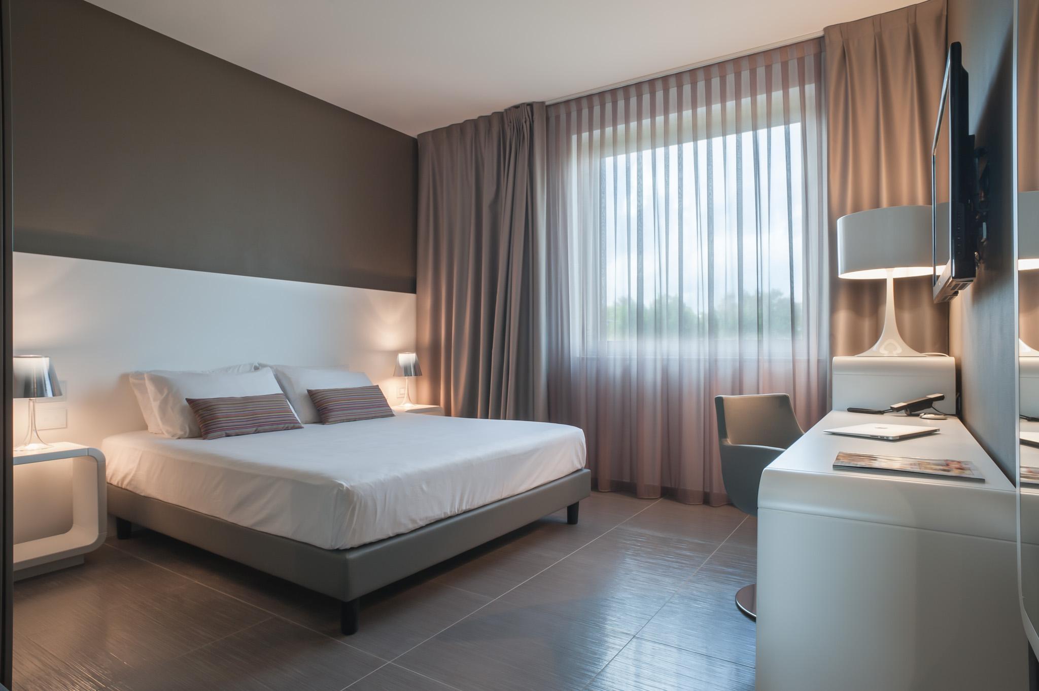 8Piuhotel Lecce Esterno foto