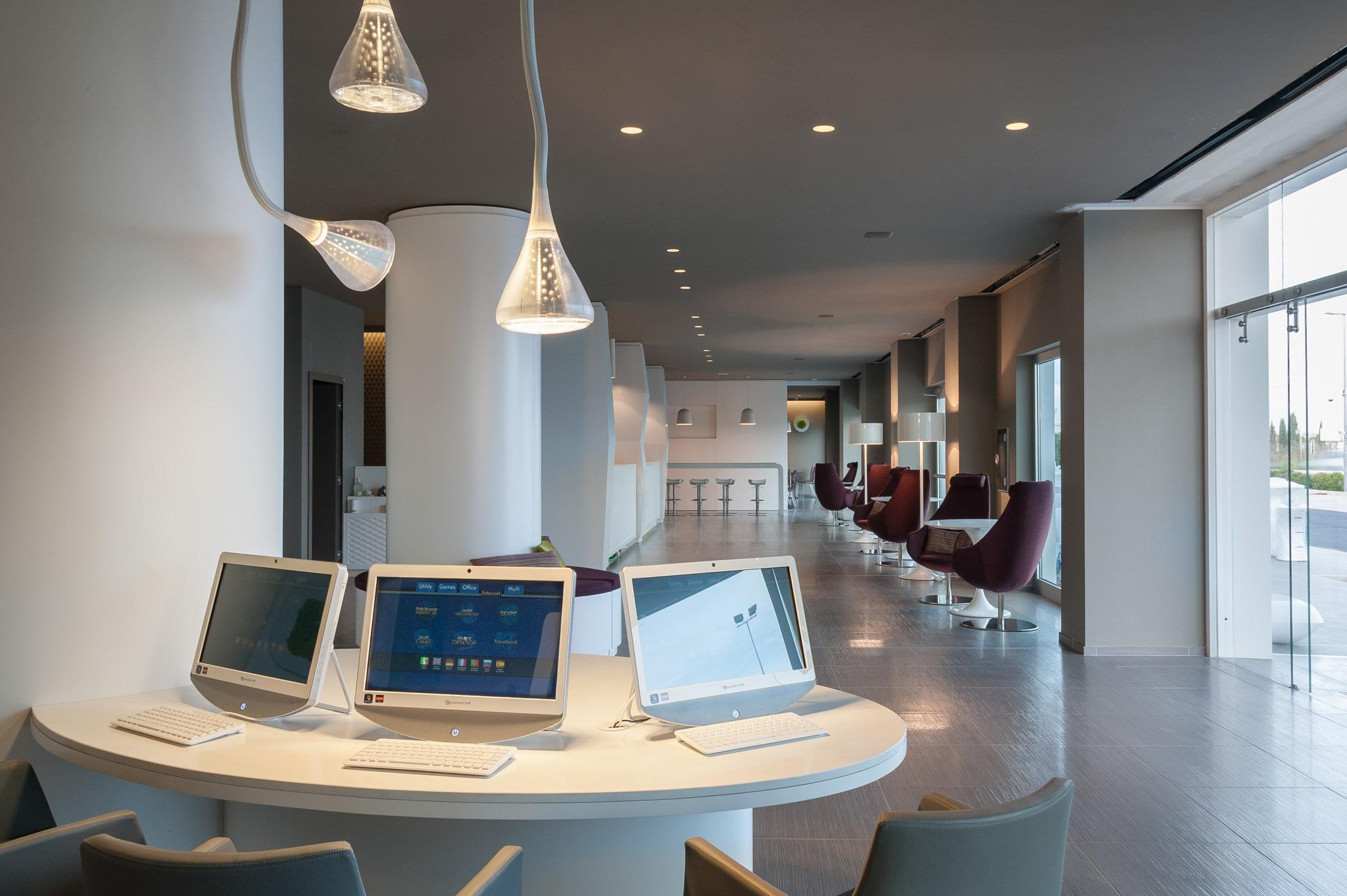 8Piuhotel Lecce Esterno foto