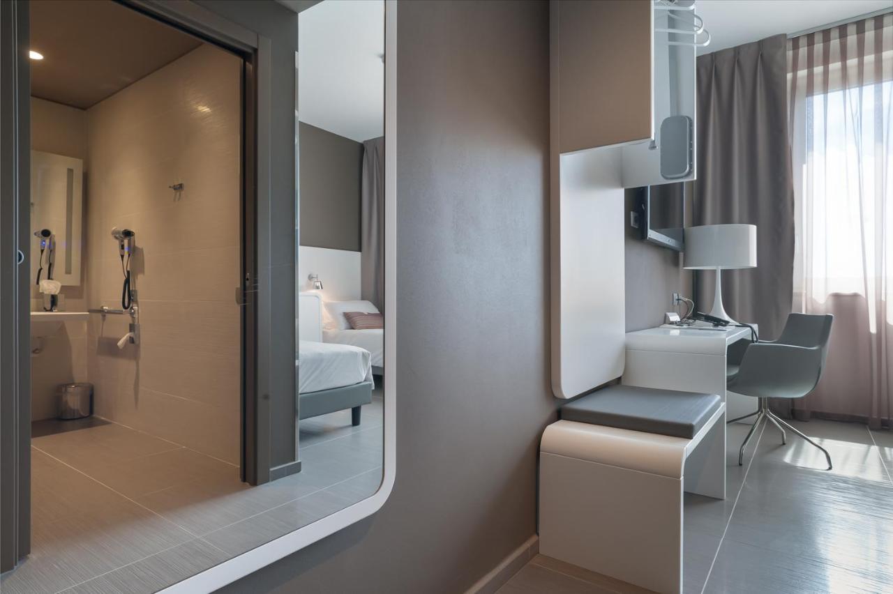 8Piuhotel Lecce Esterno foto
