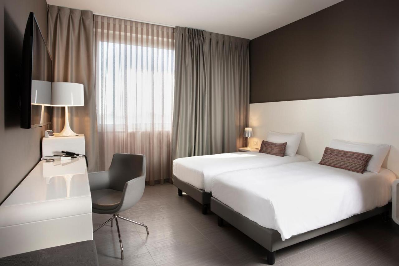 8Piuhotel Lecce Esterno foto